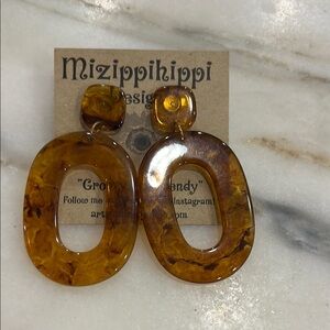 Tortoise earrings
New with tags